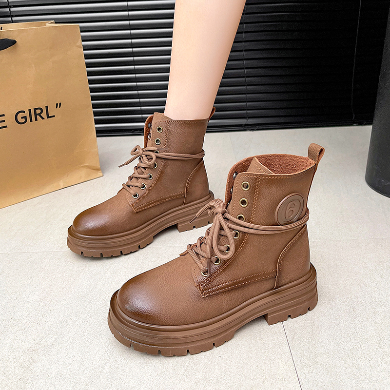 รองเท้าแฟชั่นผู้หญิงส้นเตี้ย ใส่สบาย มีขนาดให้สั่งซื้อ 35 36 37 38 39 40 สนใจทักแชท ฟรีค่าส่ง!