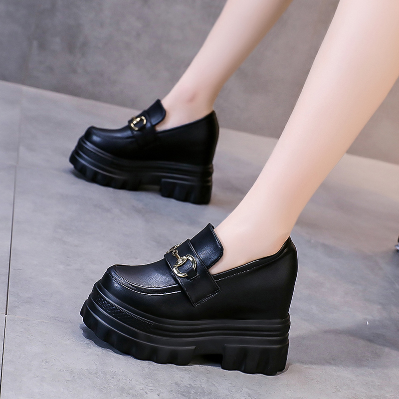 รองเท้าผ้าใบเสริมส้นสูง ไซต์35-39 สนใจทักแชท ฟรีค่าส่ง!