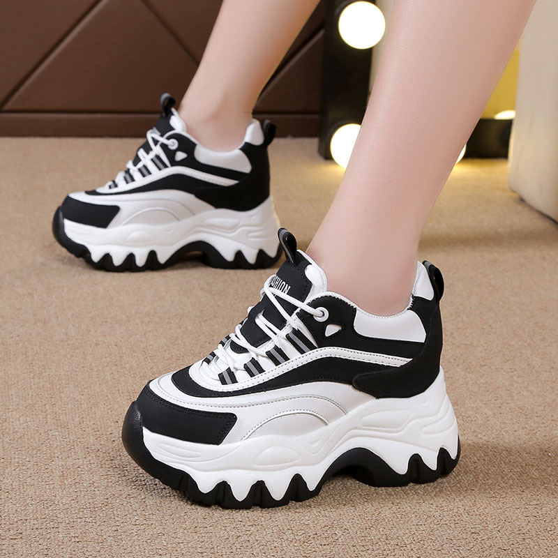 รองเท้าผ้าใบเสริมส้นสูง ไซต์35-39 สนใจทักแชท ฟรีค่าส่ง!
