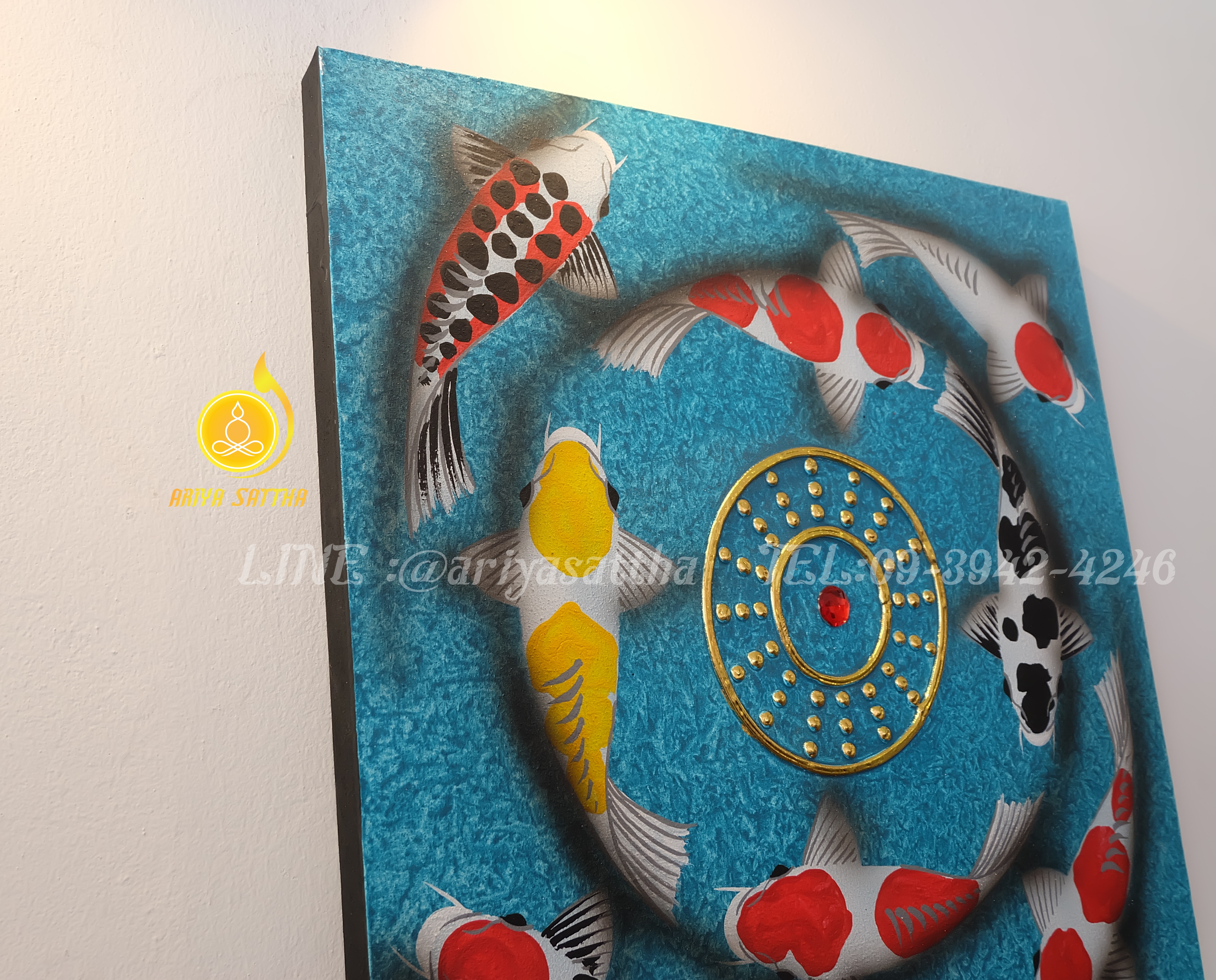 รูปปลาคราฟ ว่ายวน (เงินทอง สุขภาพ ไหลเวียนดี) ภาพมงคล ขนาด 60x60 cm. ตกแต่งบ้าน ของขวัญขึ้นบ้านใหม่ งาน handmade ภาพวาดปิดทองแต่งผนังบ้าน คอนโด
