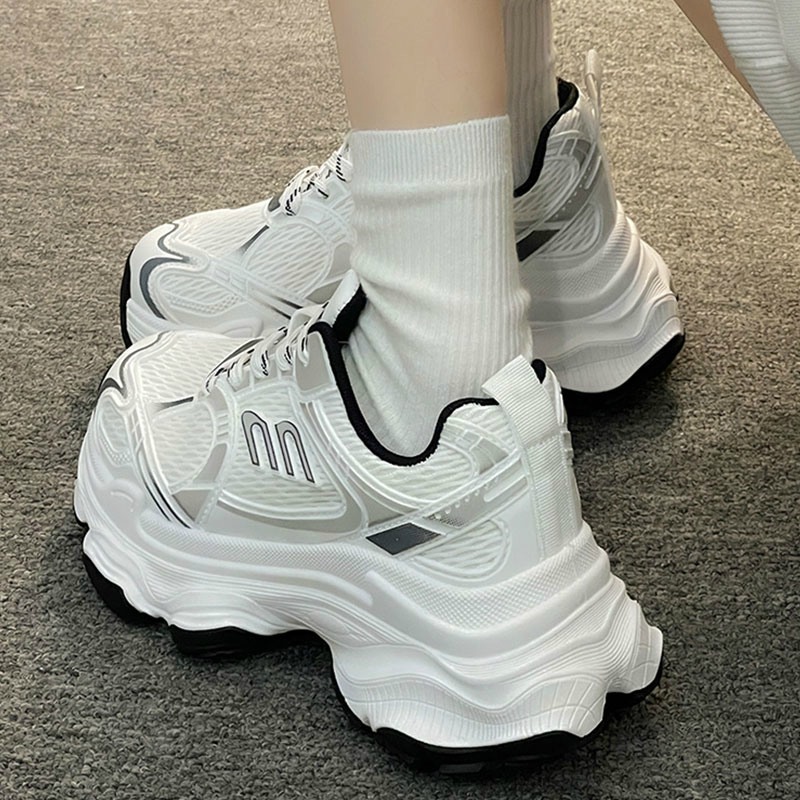 รองเท้าแฟชั่นผู้หญิงส้นเตี้ย ใส่สบาย มีขนาดให้สั่งซื้อ 35 36 37 38 39 40 สนใจทักแชท ฟรีค่าส่ง!