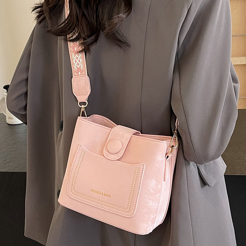 กระเป๋าผู้หญิงสวยๆ กระเป๋าสะพายข้างผู้หญิง กระเป๋าแบรนด์COOL BAG