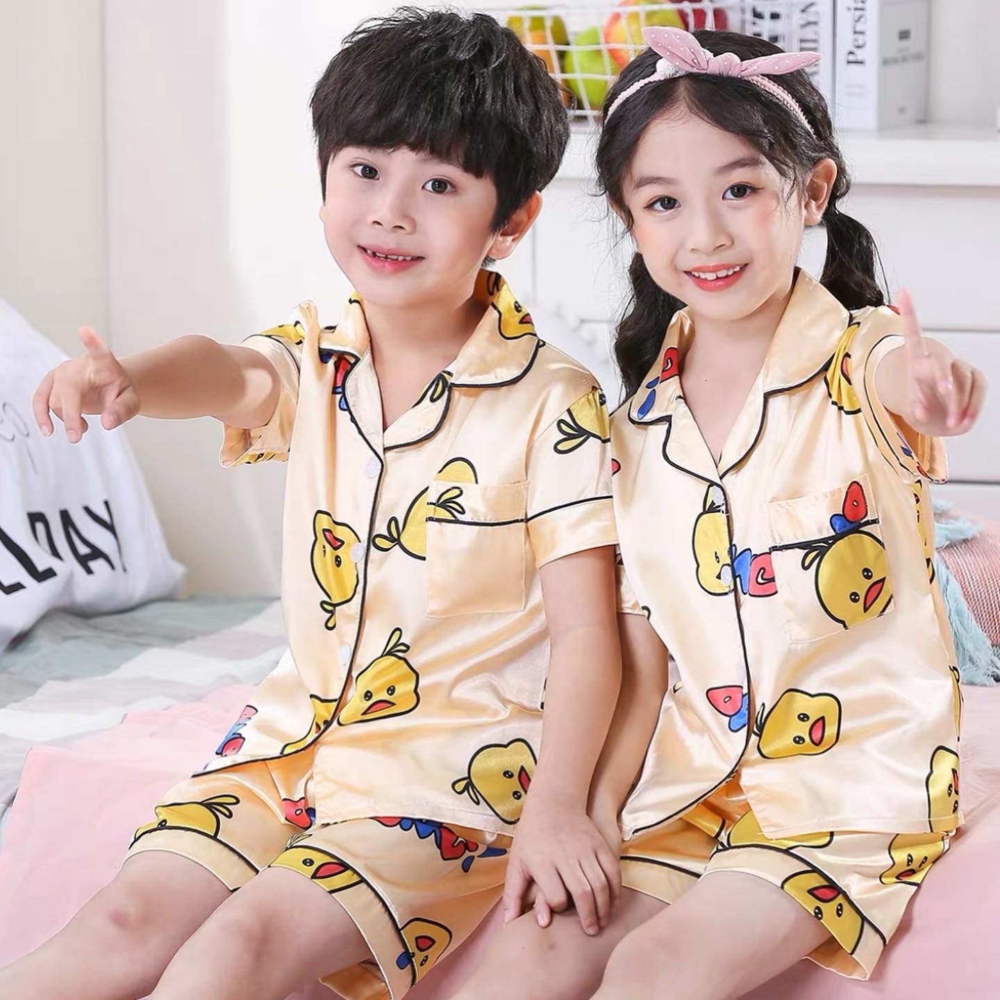 พรีออเดอร์ ชุดนอนซาตินพิมพ์ลาย แบบสั้น