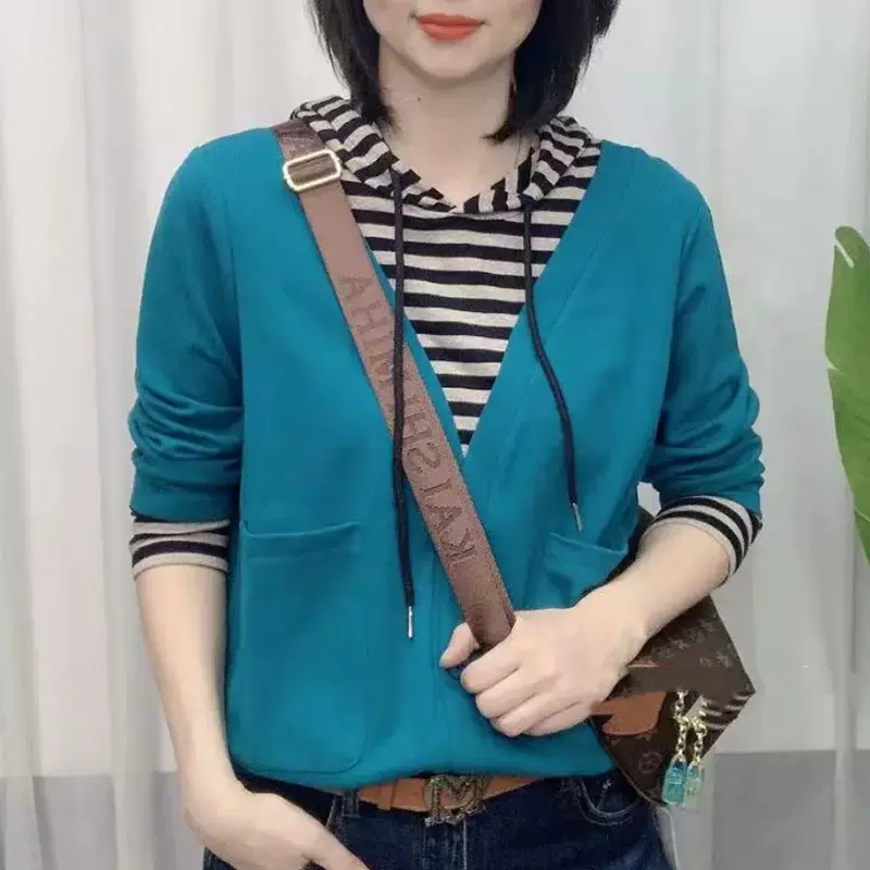 เสื้อยืดแขนยาว มีฮู้ด มีขนาด S M L XL สนใจทักแชท