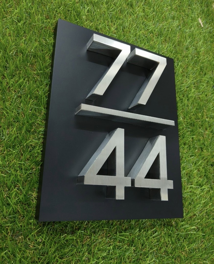 ป้ายบ้านเลขที่77/44 อักษรโลหะสแตนเลสยกขอบ