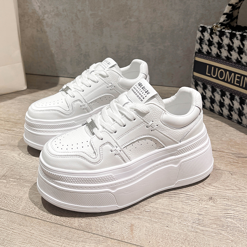 รองเท้าผ้าใบเสริมส้นสูง ไซต์35-39 สนใจทักแชท ฟรีค่าส่ง!