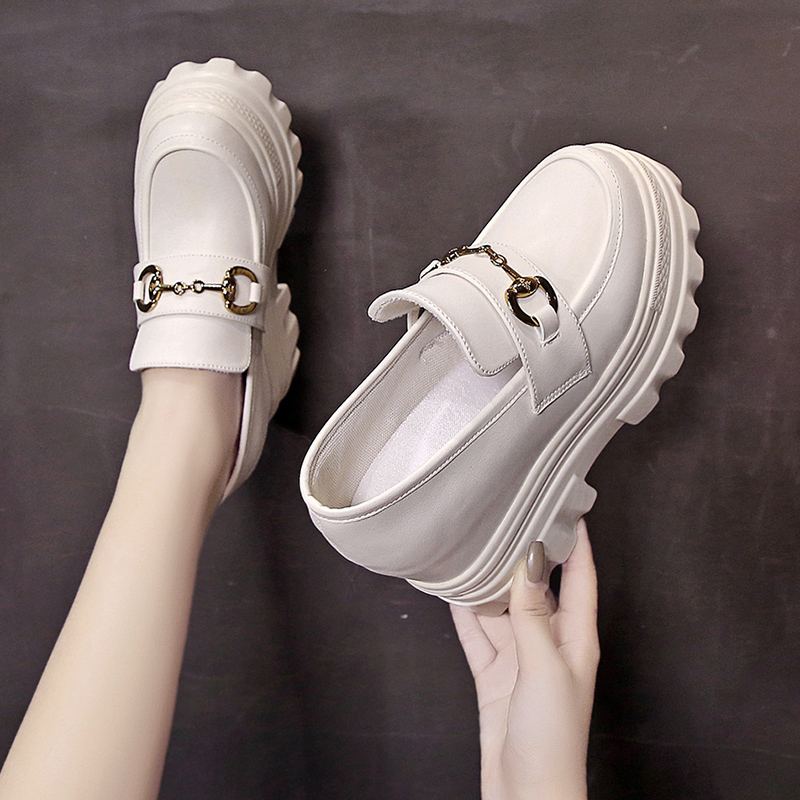 รองเท้าผ้าใบเสริมส้นสูง ไซต์35-39 สนใจทักแชท ฟรีค่าส่ง!