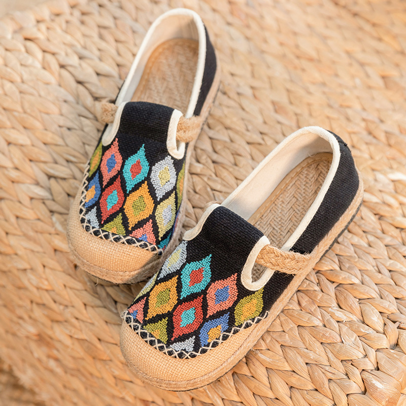 รองเท้าผ้าใบผู้หญิง ใส่สบาย รองเท้าผ้าใบใส่เที่ยวผู้หญิง มีSIZE 35 36 37 38 39 40