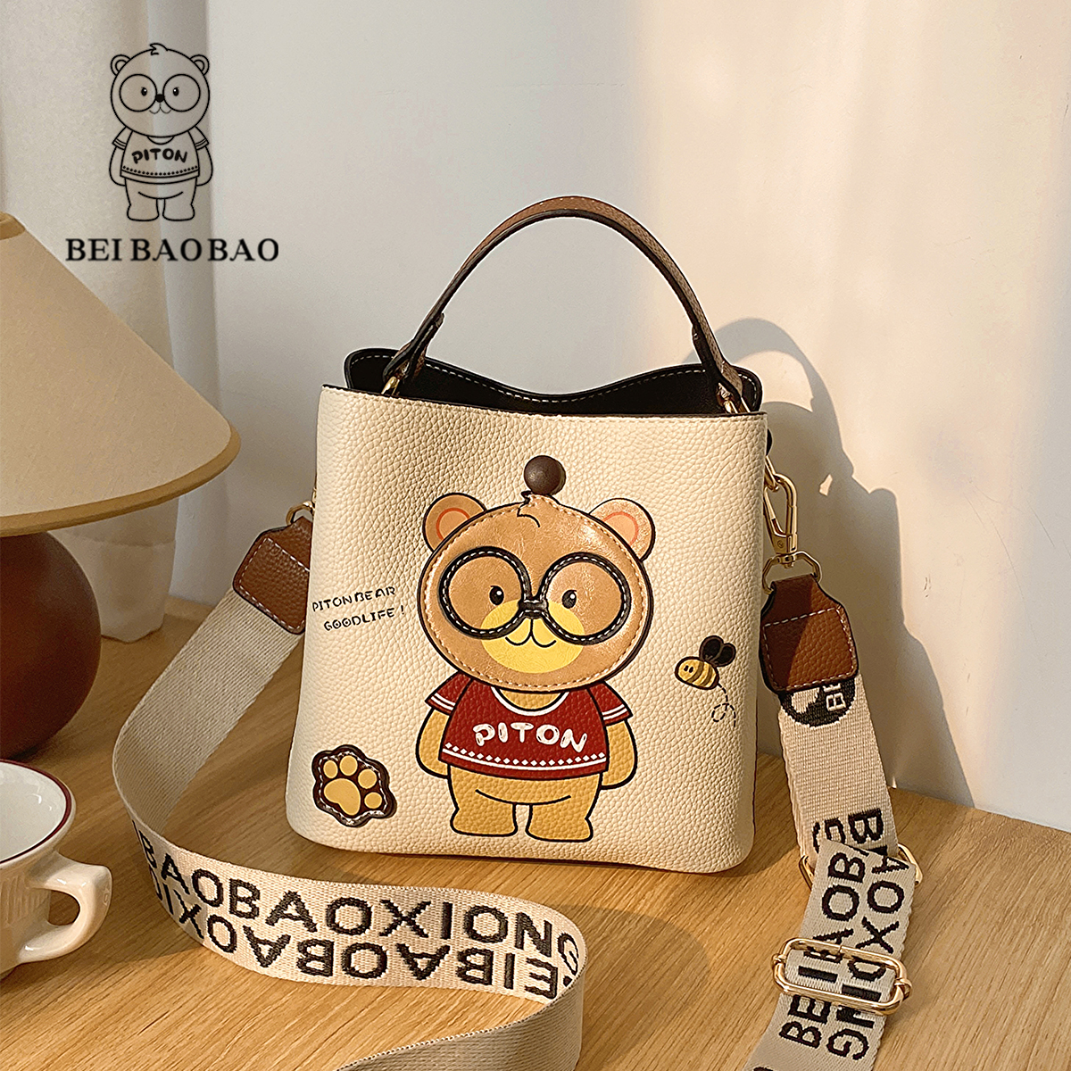 กระเป๋าผู้หญิงสวยๆ กระเป๋าสะพายข้างผู้หญิง กระเป๋าแบรนด์ BEAR BAG กระเป๋าหมีสุดคิ้ว!