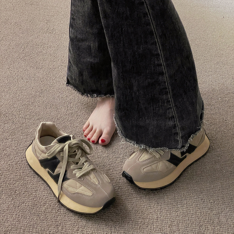 รองเท้าแฟชั่นผู้หญิงส้นเตี้ย ใส่สบาย มีขนาดให้สั่งซื้อ 35 36 37 38 39 40 สนใจทักแชท ฟรีค่าส่ง!