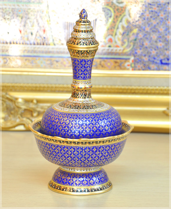 เครื่องเบญจรงค์ ชุดที่กรวดน้ำ เบญจรงค์ เป็นของขวัญของฝากที่ระลึก