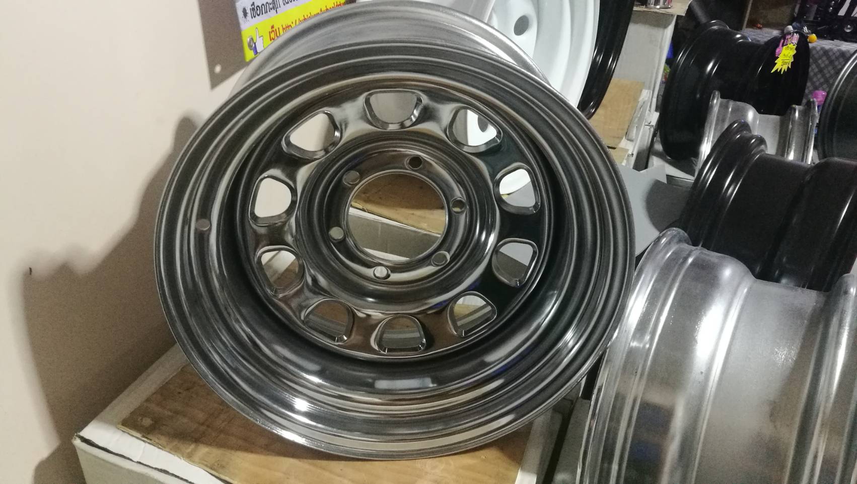 ล้อกระทะนำเข้า Asia Road 16x8"-30 โครเมี่ยม ลาย UFO-A07 ระฆังคว่ำ พร้อมฝาคอบดุม 6รู139.7