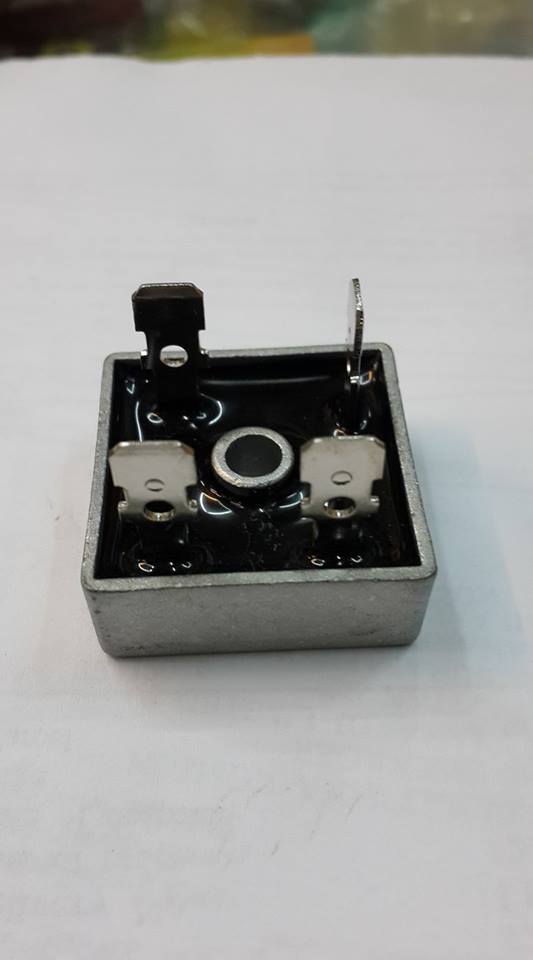 KBPC1506 ไดโอดบริดจ์15A600Vตัวถังเหล็ก