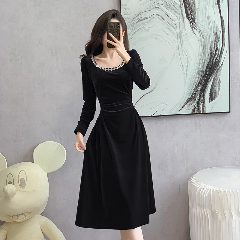 ชุดเดรสยาวสวยๆ สไตล์เกาหลี มีขนาด S M L XL สนใจทักแชท