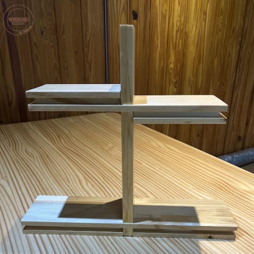 ชั้นวางของไม้สน