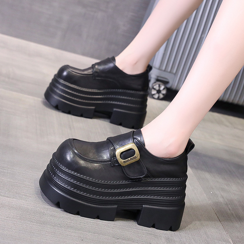 รองเท้าผ้าใบเสริมส้นสูง ไซต์35-39 สนใจทักแชท ฟรีค่าส่ง!