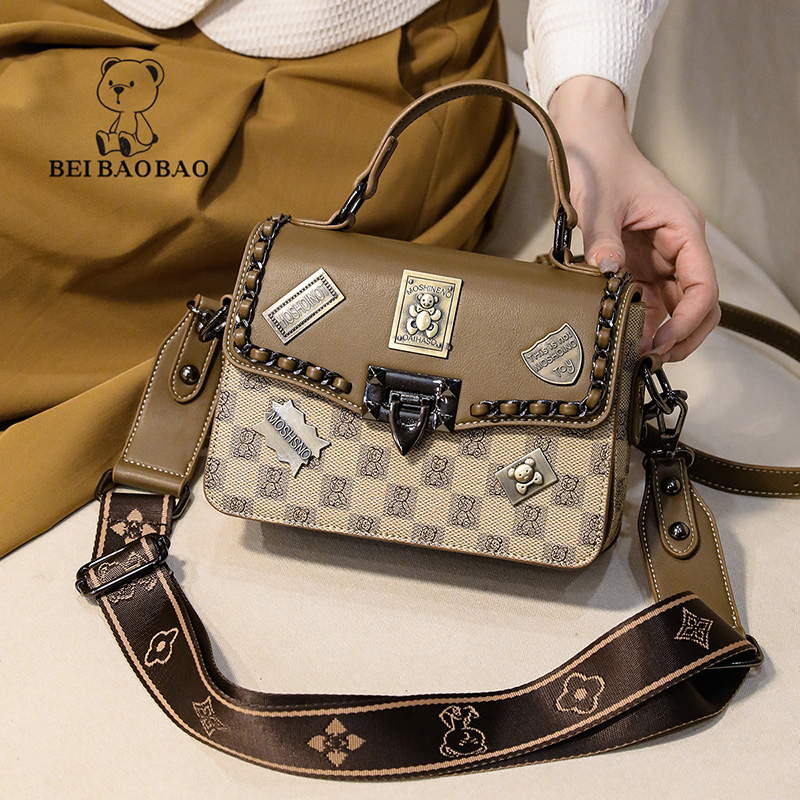 กระเป๋าผู้หญิงสวยๆ กระเป๋าสะพายข้างผู้หญิง กระเป๋าแบรนด์ BEAR BAG กระเป๋าหมีสุดคิ้ว!