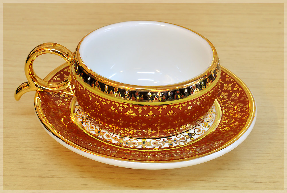 แก้วกาแฟเบญจรงค์ ทรงหูกรรไกร ลายพิกุลทอง ของขวัญ ของฝากที่ระลึก