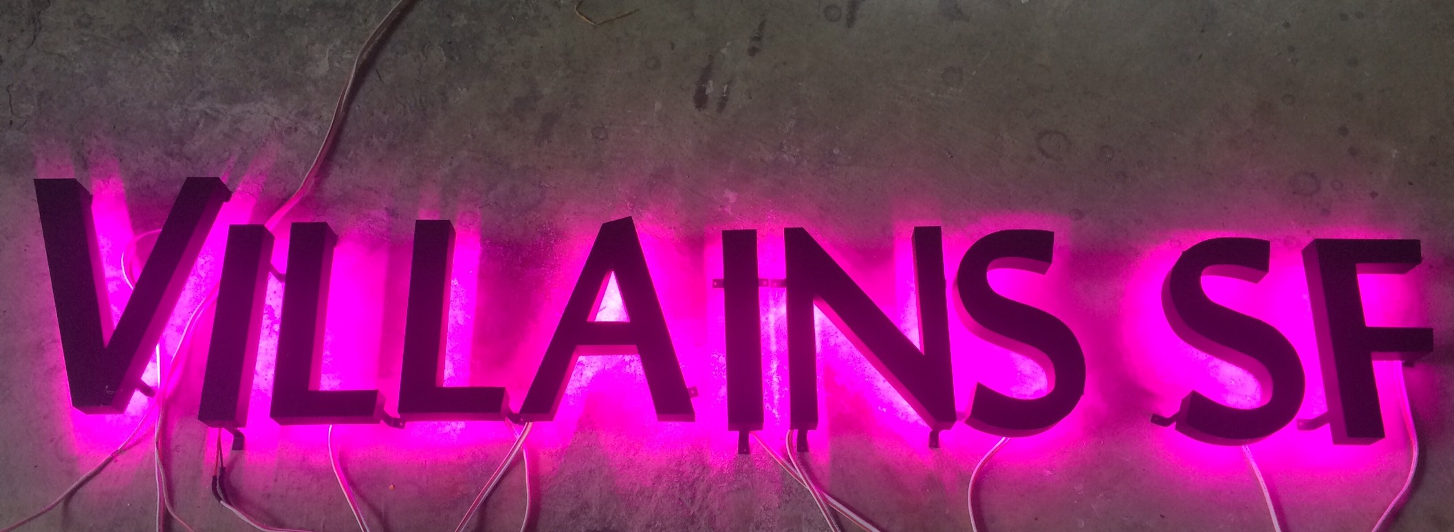 ป้ายอักษรโลหะ ติดไฟออกหลัง #VILLAINS SF