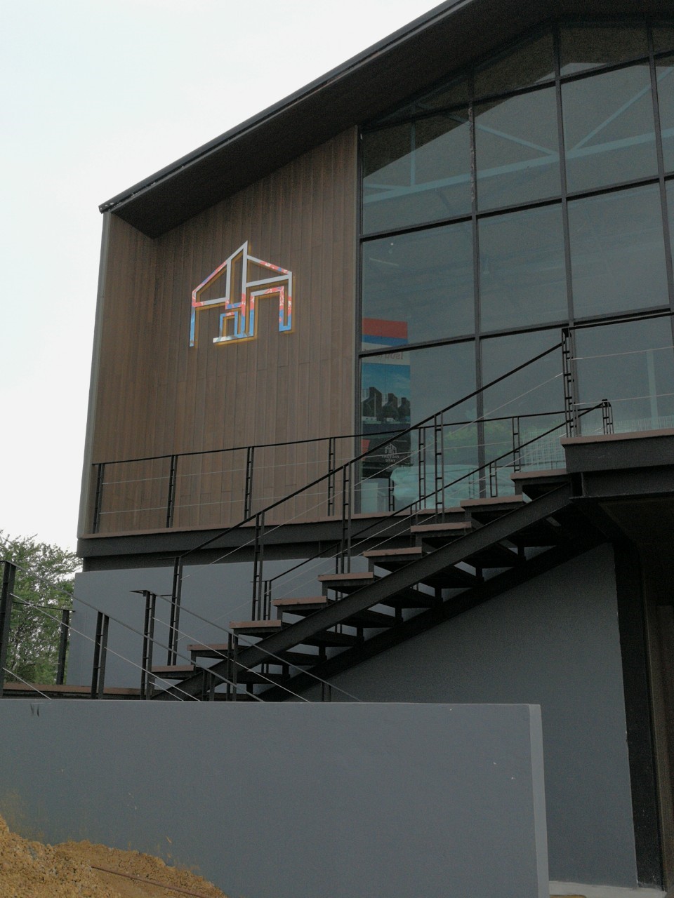 อักษรสแตนเลสเงา ยกขอบ