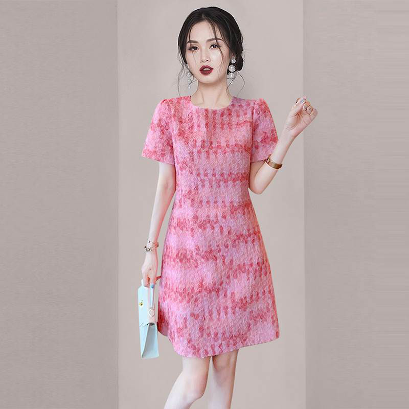 ชุดเดรสยาวสวยๆ สไตล์เกาหลี มีขนาด S M L XL สนใจทักแชท