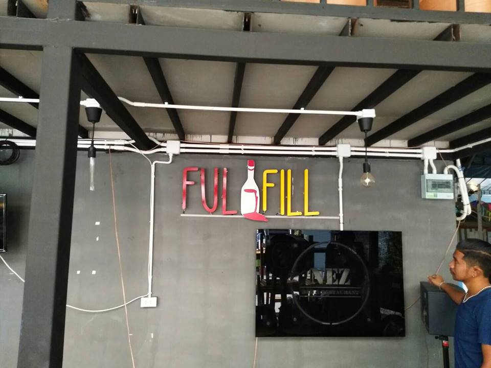 ป้ายอักษรโลหะยกขอบ ร้าน#fulfill ติดไฟออกหลัง