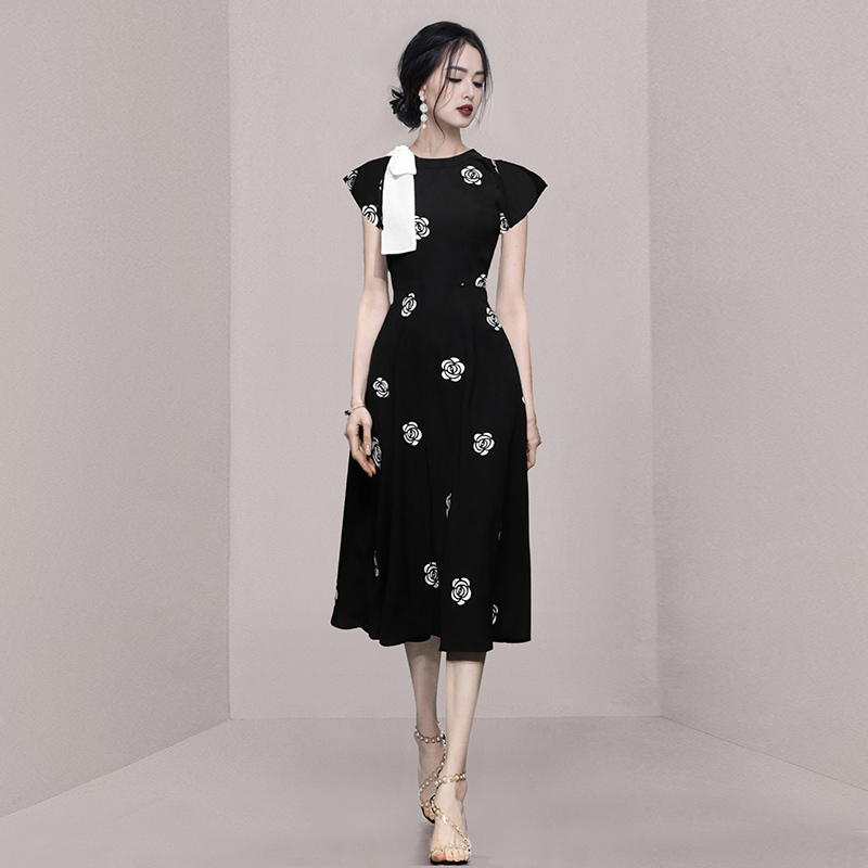 ชุดเดรสยาวสวยๆ สไตล์เกาหลี มีขนาด S M L XL สนใจทักแชท