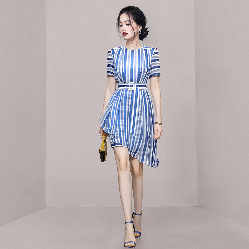 ชุดเดรสยาวสวยๆ สไตล์เกาหลี มีขนาด S M L XL สนใจทักแชท