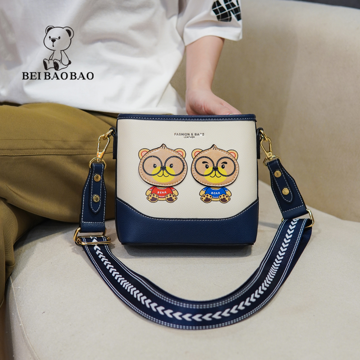 กระเป๋าผู้หญิงสวยๆ กระเป๋าสะพายข้างผู้หญิง กระเป๋าแบรนด์ BEAR BAG กระเป๋าหมีสุดคิ้ว!