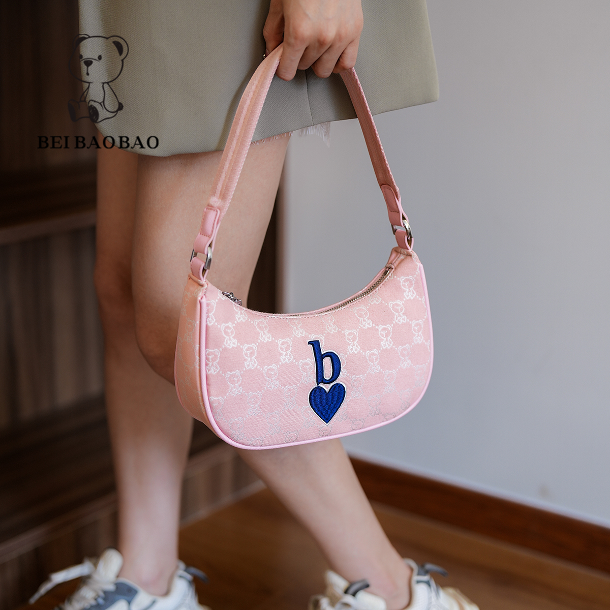 กระเป๋าผู้หญิงสวยๆ กระเป๋าสะพายข้างผู้หญิง กระเป๋าแบรนด์ BEAR BAG กระเป๋าหมีสุดคิ้ว!