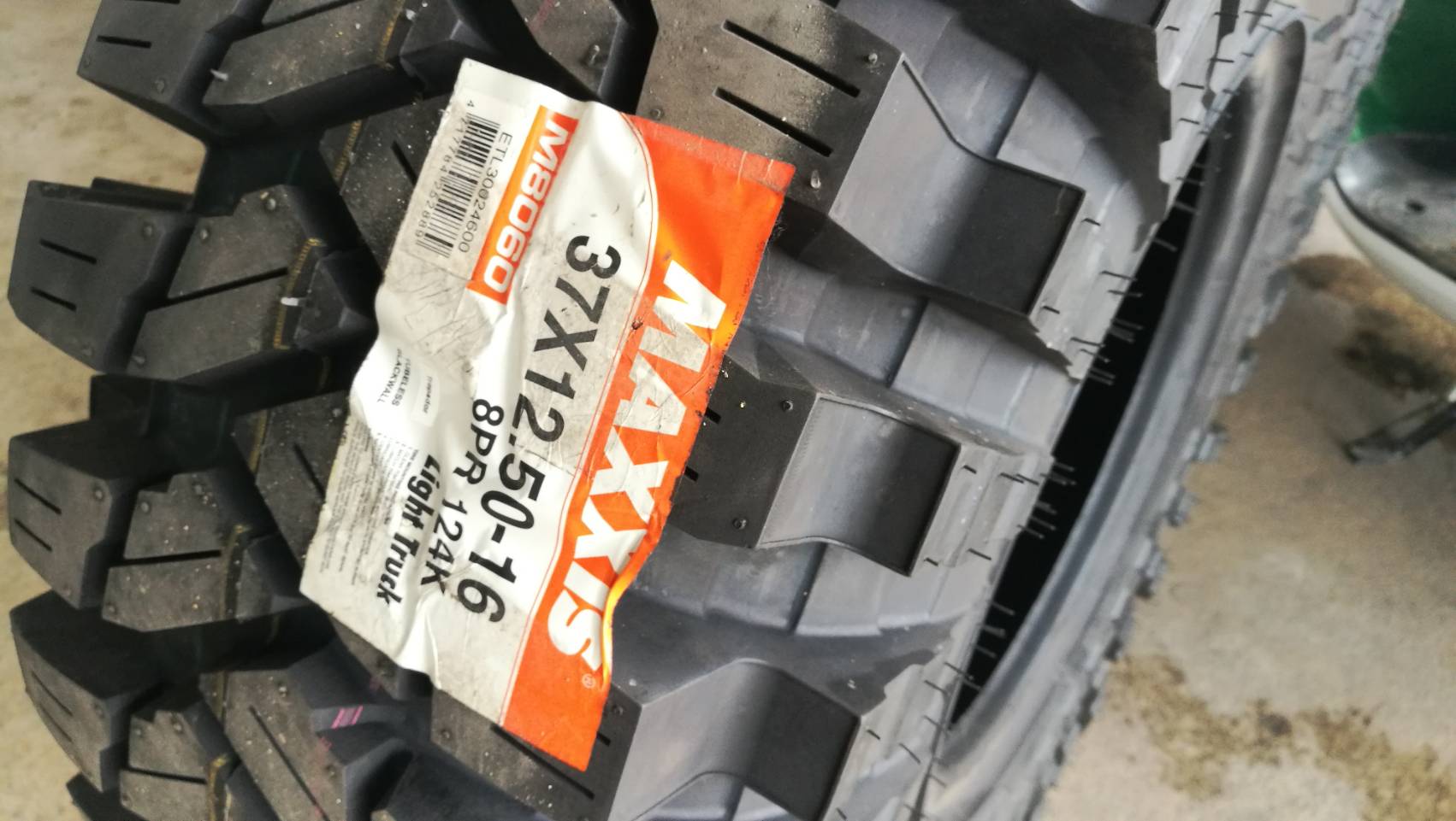 MAXXIS 37x12.5 R16