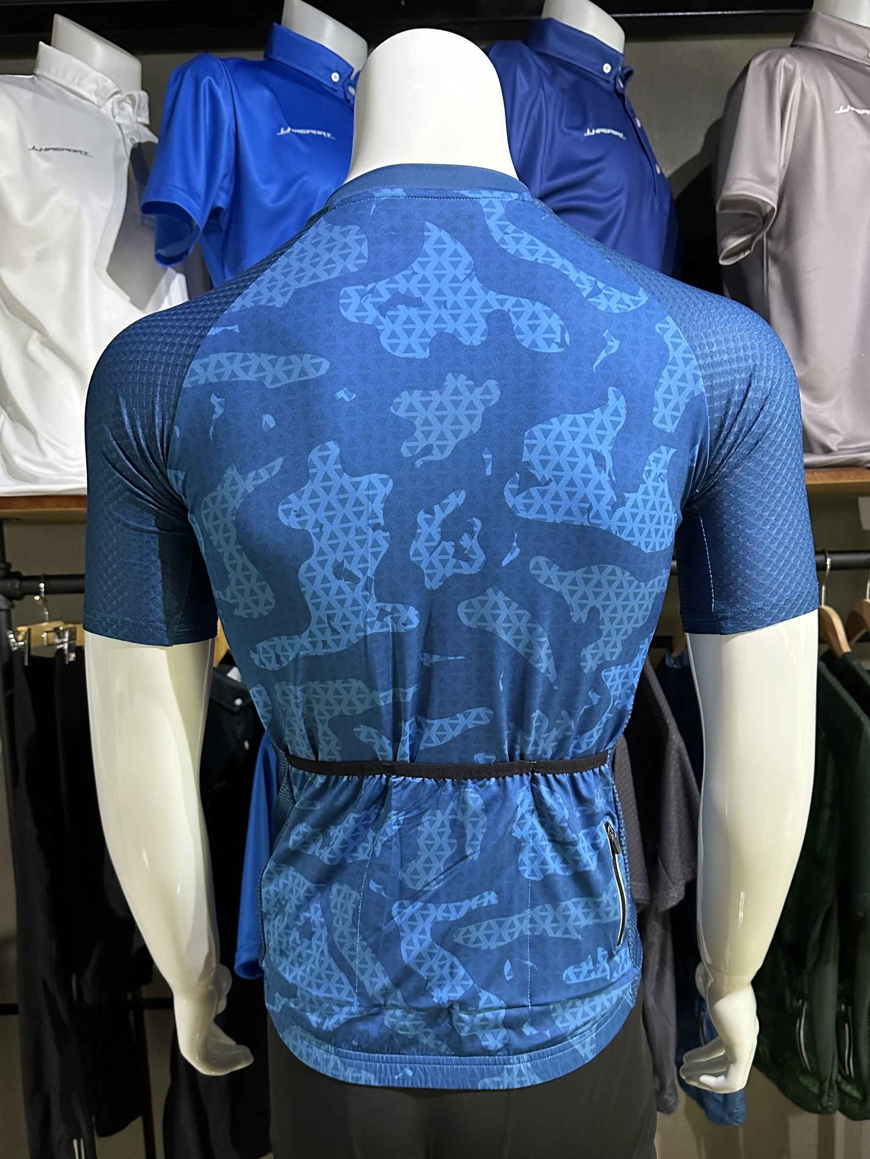 เสื้อปั่นจักรยาน Slim Fit รุ่นสีน้ำเงิน