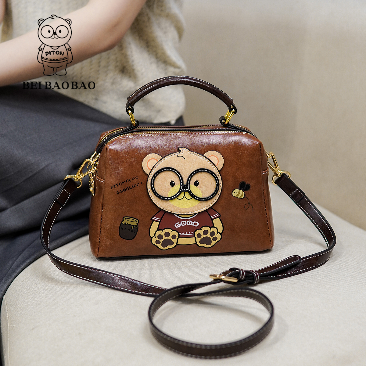 กระเป๋าผู้หญิงสวยๆ กระเป๋าสะพายข้างผู้หญิง กระเป๋าแบรนด์ BEAR BAG กระเป๋าหมีสุดคิ้ว!