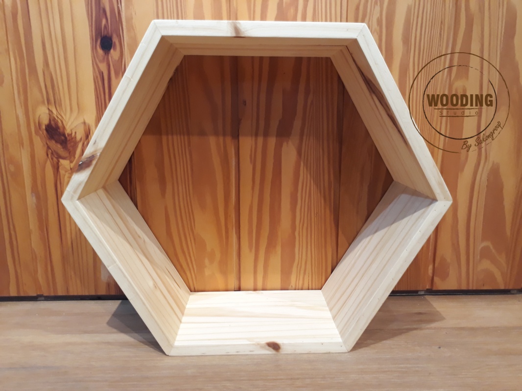 ที่แขวนรังผึ้งไม้สน ทรงหกเหลี่ยม (J416)