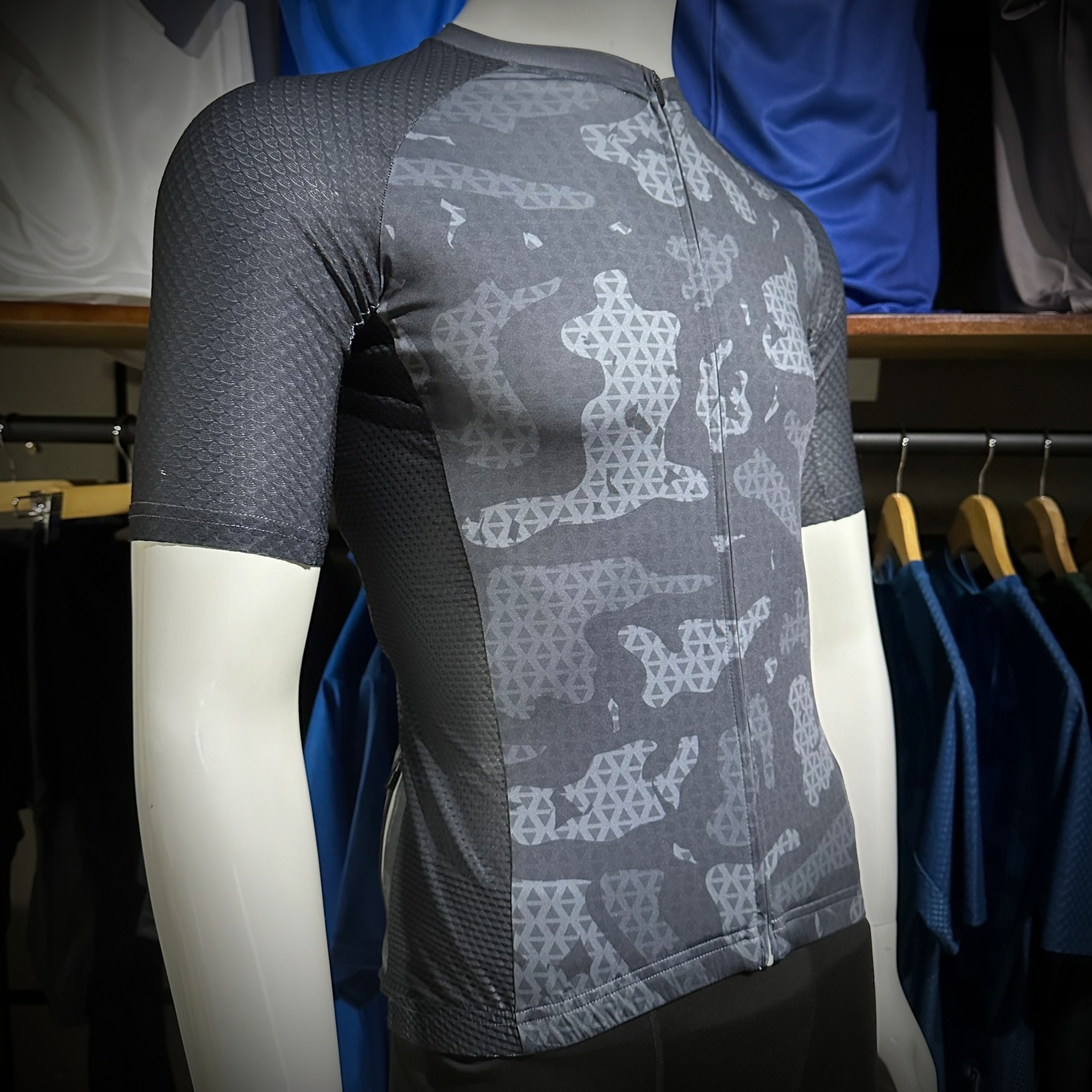 เสื้อปั่นจักรยาน Slim Fit รุ่นสีเทา