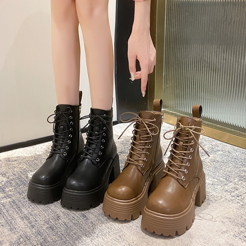 รองเท้าผ้าใบเสริมส้นสูง ไซต์35-39 สนใจทักแชท ฟรีค่าส่ง!