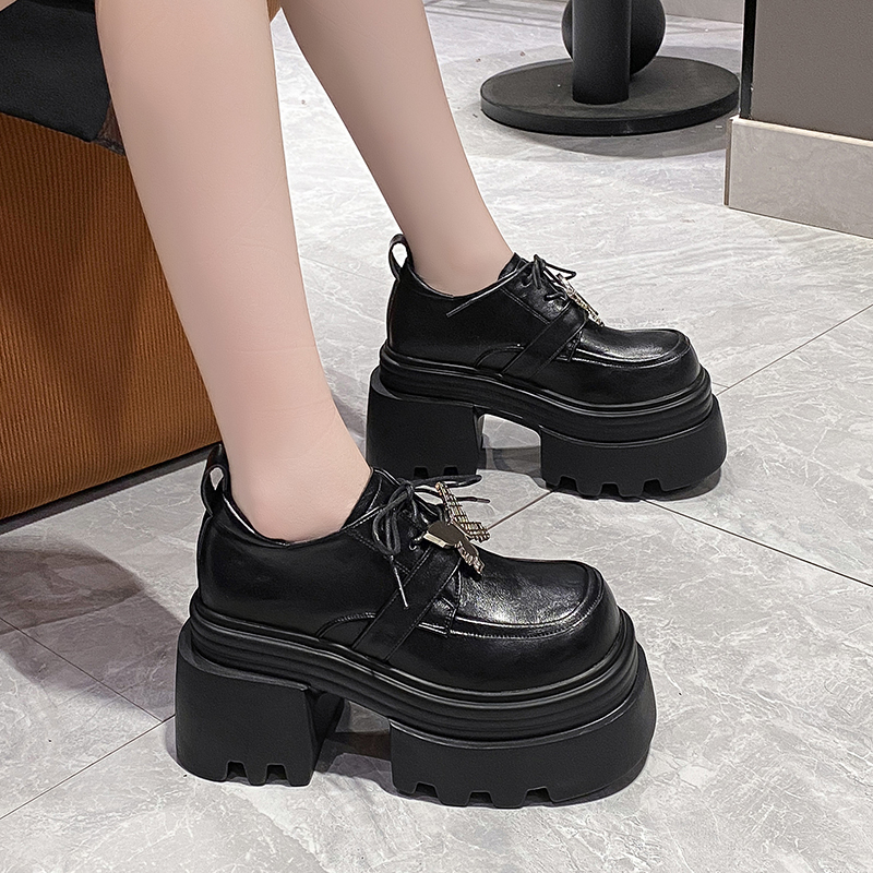 รองเท้าผ้าใบเสริมส้นสูง ไซต์35-39 สนใจทักแชท ฟรีค่าส่ง!