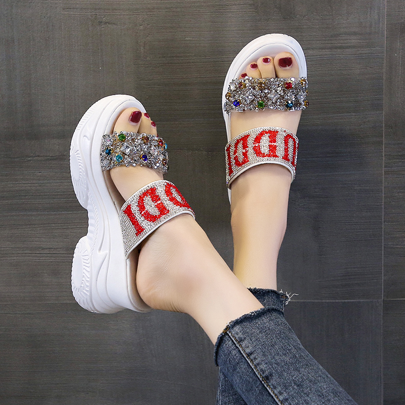 รองเท้าผ้าใบเสริมส้นสูง ไซต์35-39 สนใจทักแชท ฟรีค่าส่ง!