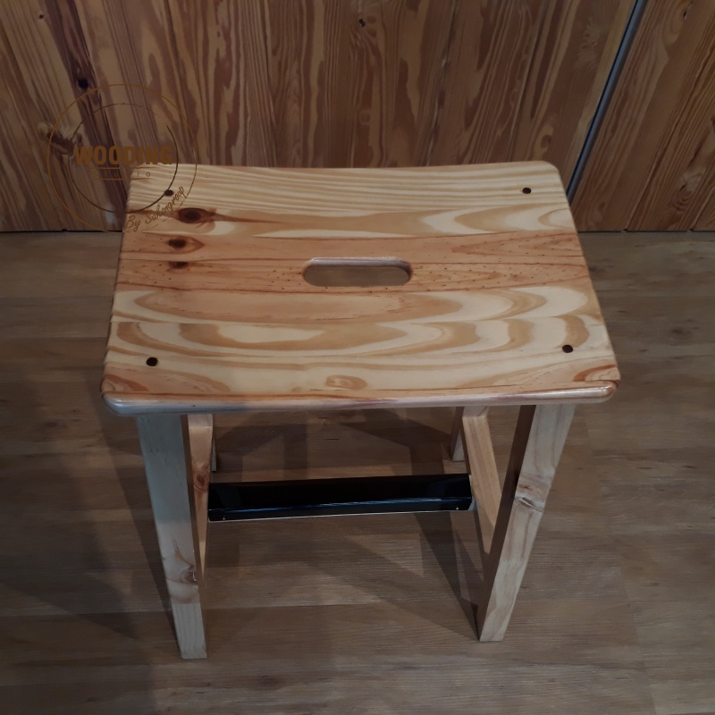 เก้าอี้ไม้สน (J038-02)