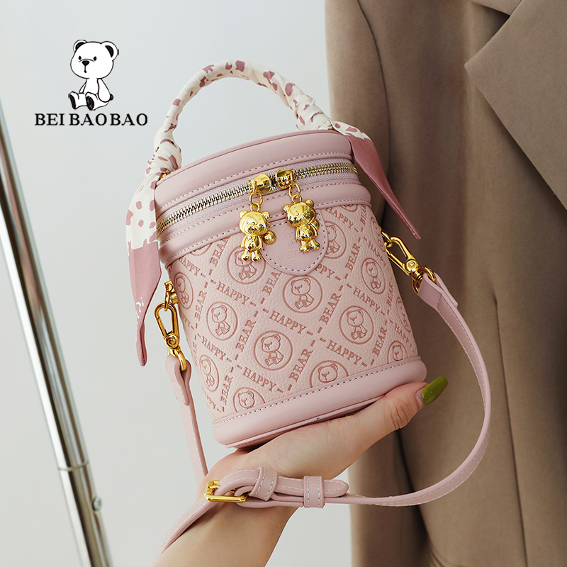 กระเป๋าผู้หญิงสวยๆ กระเป๋าสะพายข้างผู้หญิง กระเป๋าแบรนด์ BEAR BAG กระเป๋าหมีสุดคิ้ว!