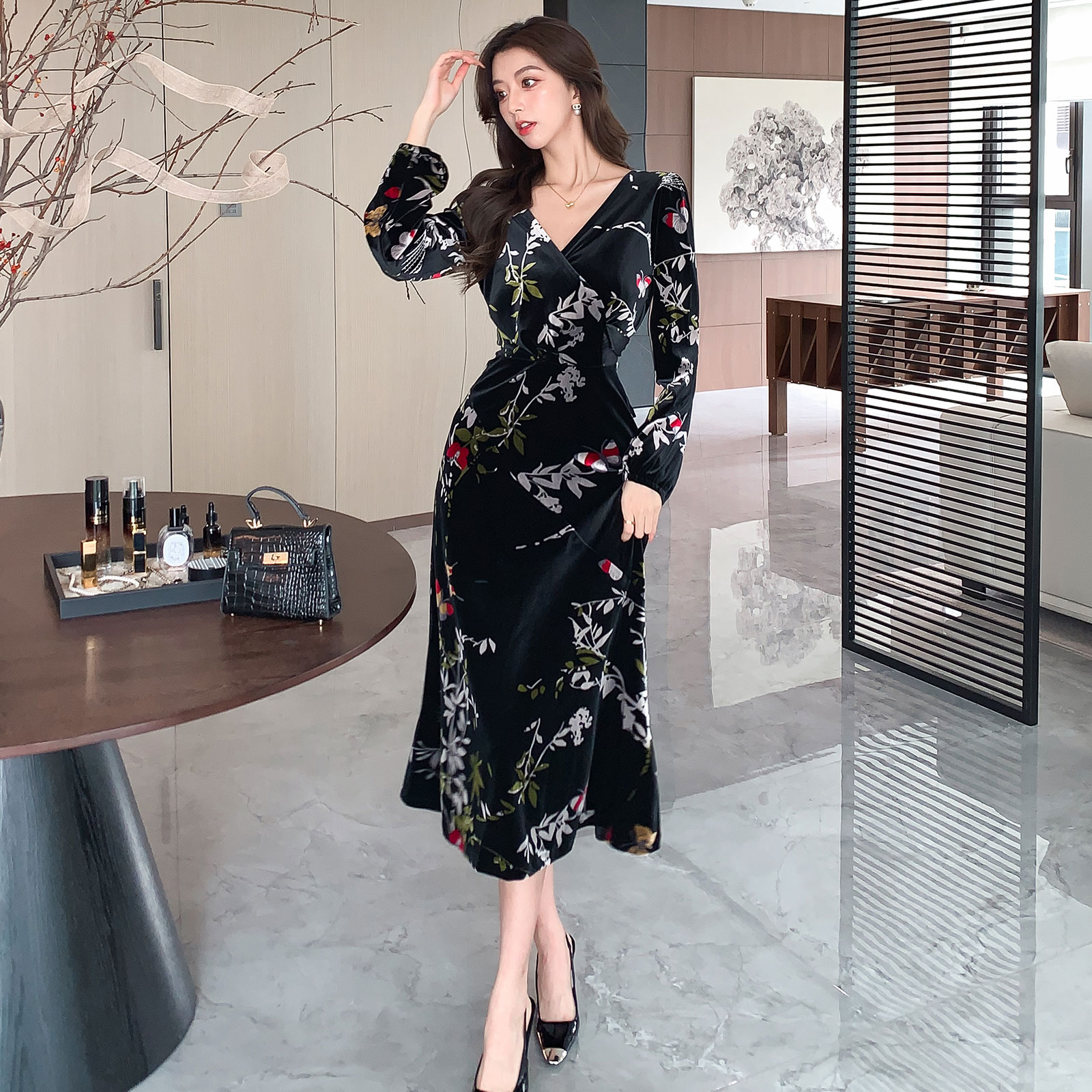 ชุดเดรสยาวสวยๆ สไตล์เกาหลี มีขนาด S M L XL สนใจทักแชท