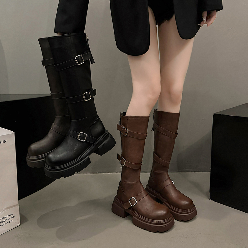 รองเท้าแฟชั่นผู้หญิงส้นเตี้ย ใส่สบาย มีขนาดให้สั่งซื้อ 35 36 37 38 39 40 สนใจทักแชท ฟรีค่าส่ง!