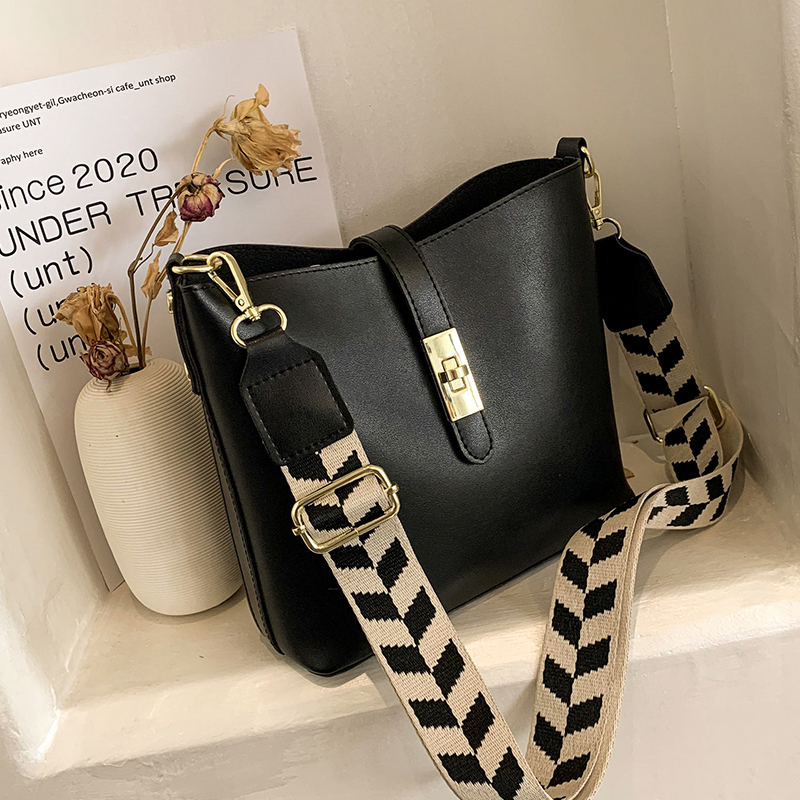 กระเป๋าผู้หญิงสวยๆ กระเป๋าสะพายข้างผู้หญิง กระเป๋าแบรนด์COOL BAG