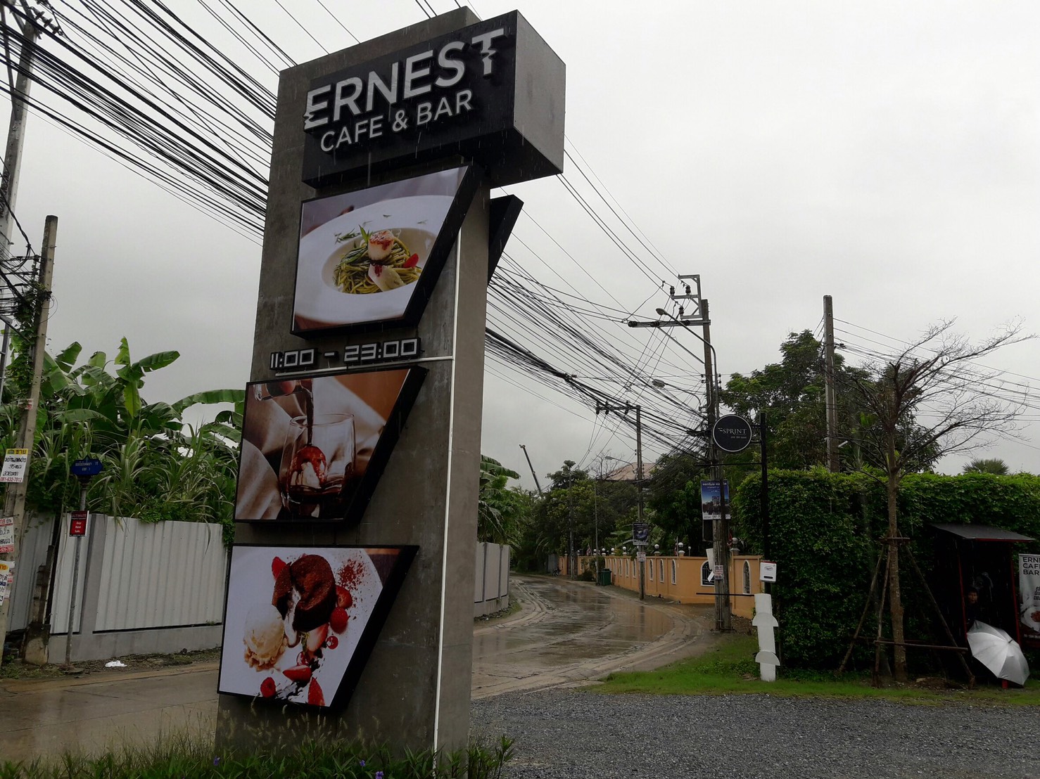 ป้าย tower ร้าน #ERNEST เลียบด่วนรามอินทรา #ป้ายกล่องไฟ
