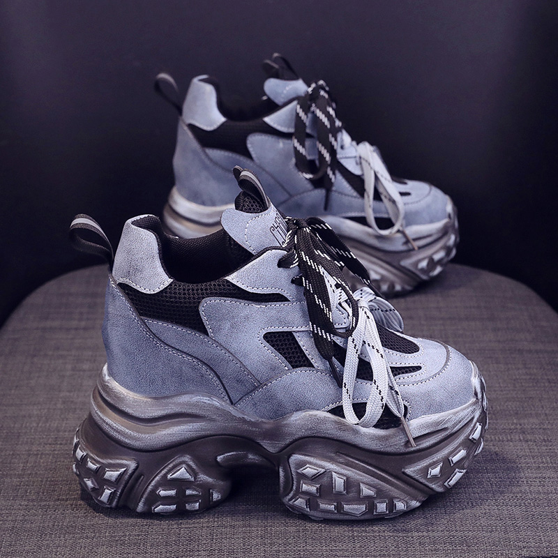 รองเท้าผ้าใบเสริมส้นสูง ไซต์35-39 สนใจทักแชท ฟรีค่าส่ง!