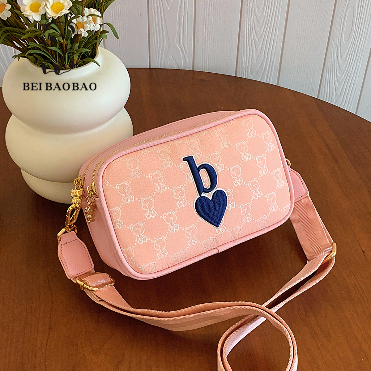 กระเป๋าผู้หญิงสวยๆ กระเป๋าสะพายข้างผู้หญิง กระเป๋าแบรนด์ BEAR BAG กระเป๋าหมีสุดคิ้ว!