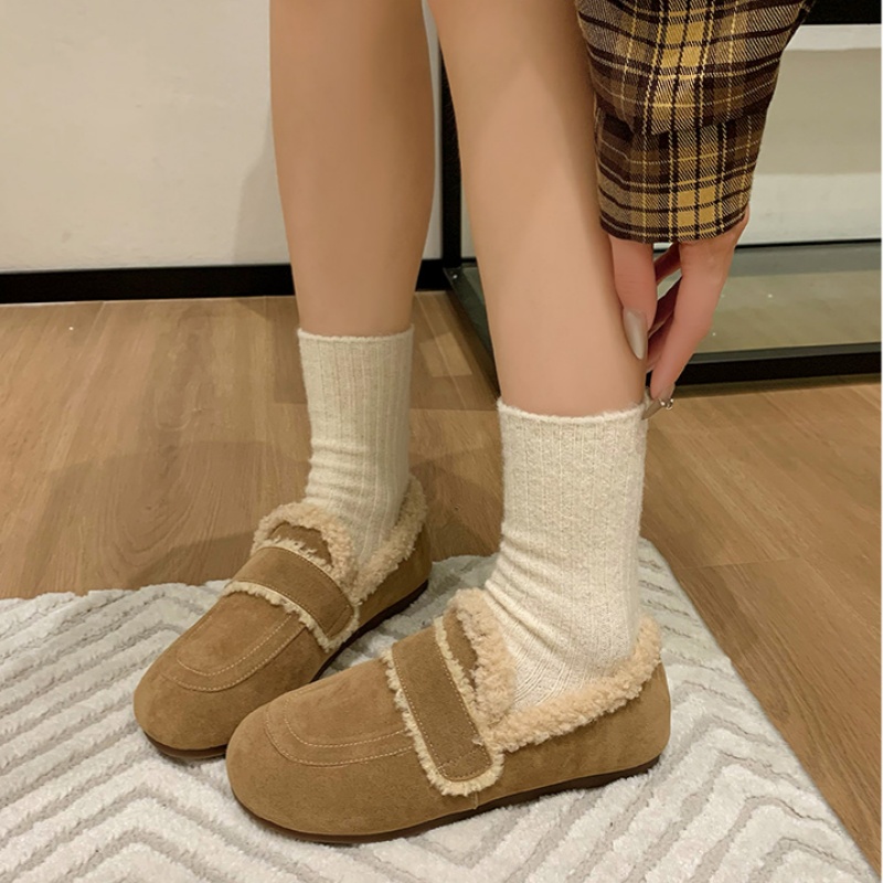 รองเท้าแฟชั่นผู้หญิงส้นเตี้ย ใส่สบาย มีขนาดให้สั่งซื้อ 35 36 37 38 39 40 สนใจทักแชท ฟรีค่าส่ง!