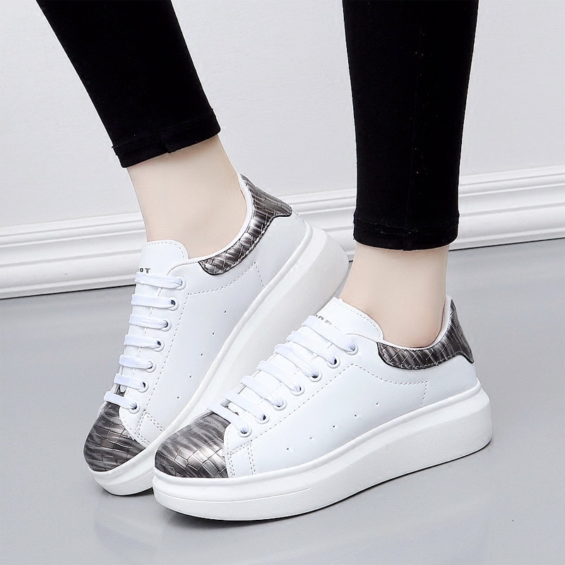 รองเท้าแฟชั่นอินเทรนด์