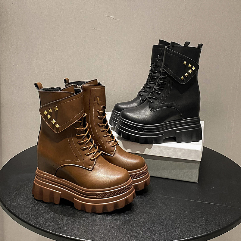รองเท้าผ้าใบเสริมส้นสูง ไซต์35-39 สนใจทักแชท ฟรีค่าส่ง!