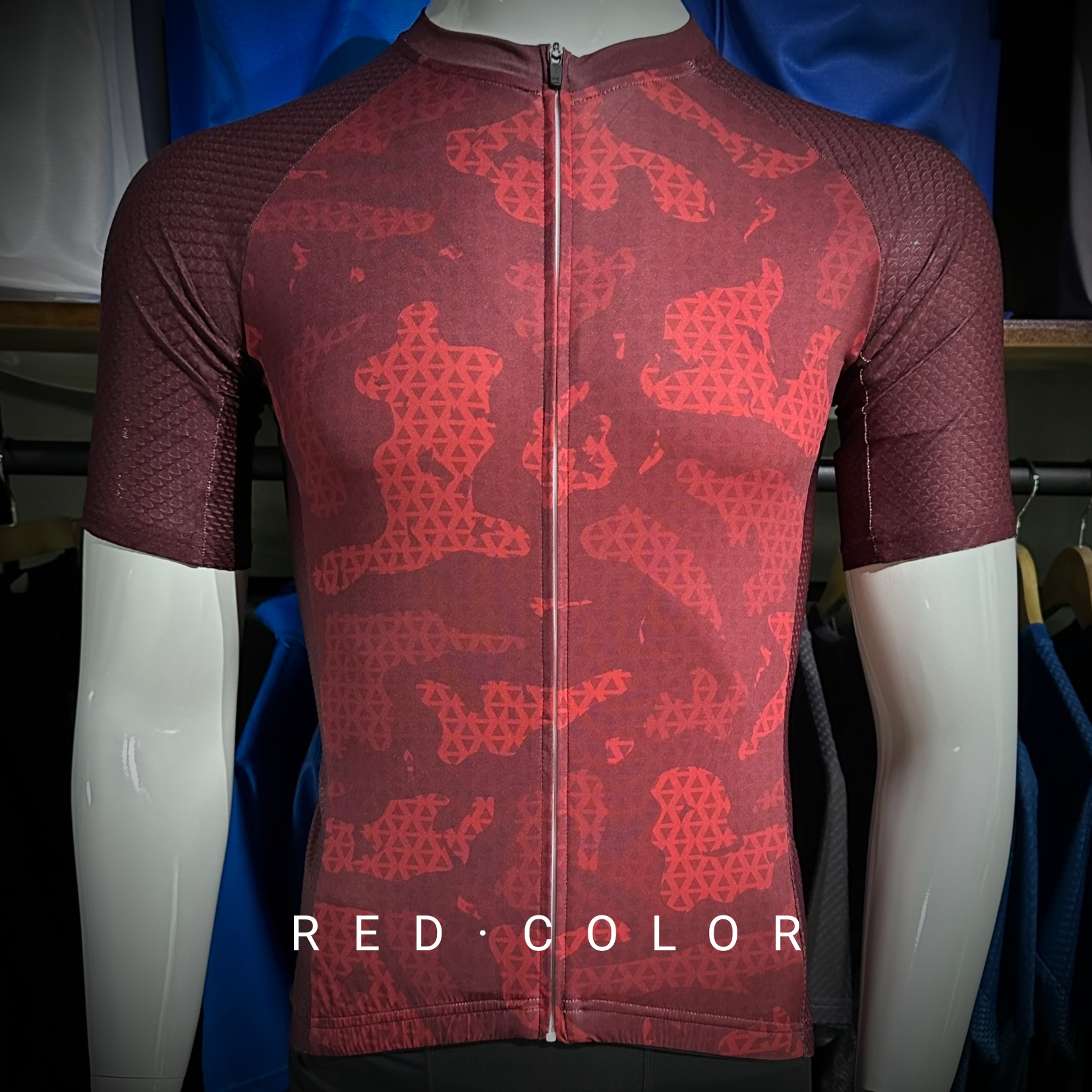 เสื้อปั่นจักรยาน Slim Fit รุ่นสีแดง